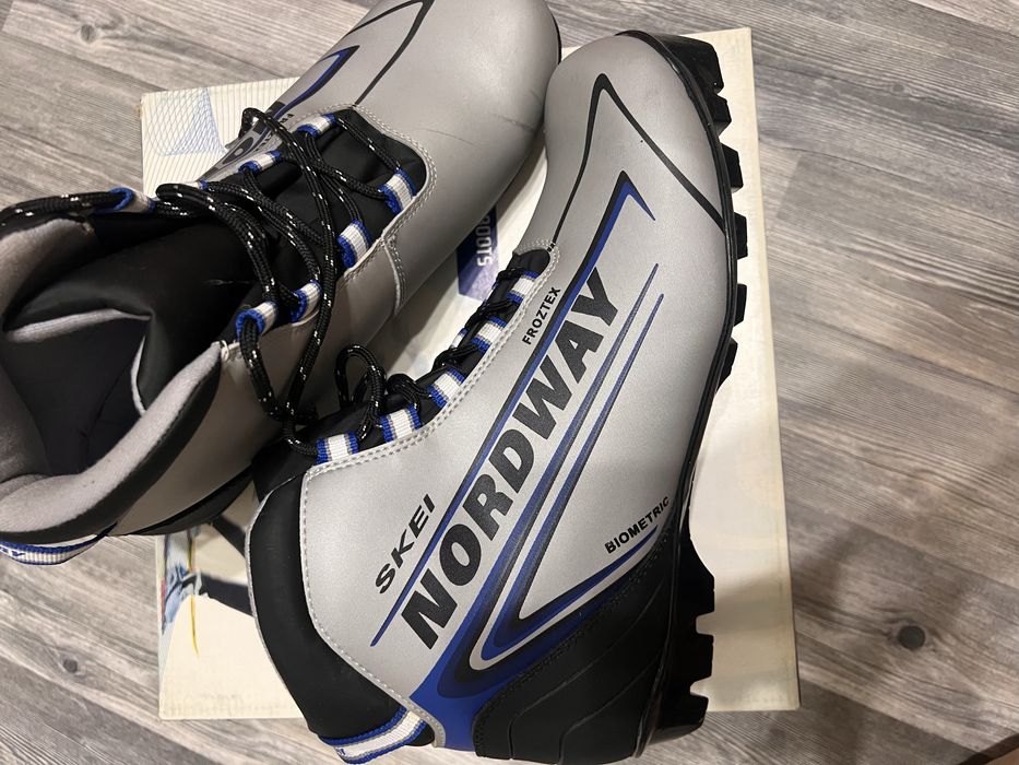 Продам лыжные ботинки в отличном состоянии.