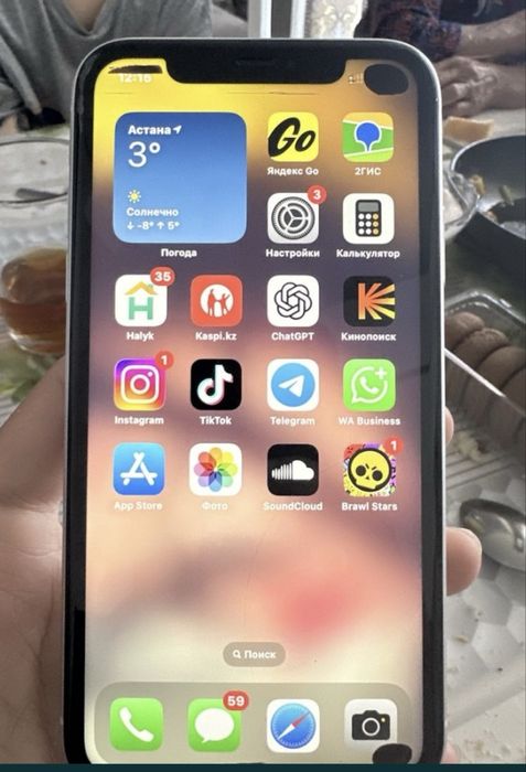 Айфон 11 продаю срочно