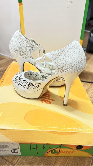 Туфли кожаные,белые