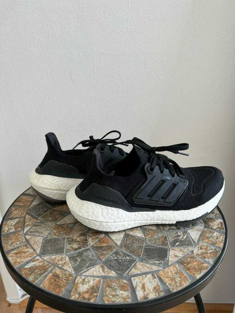 Adidas ULTRABOOST 22 W- negru si alb