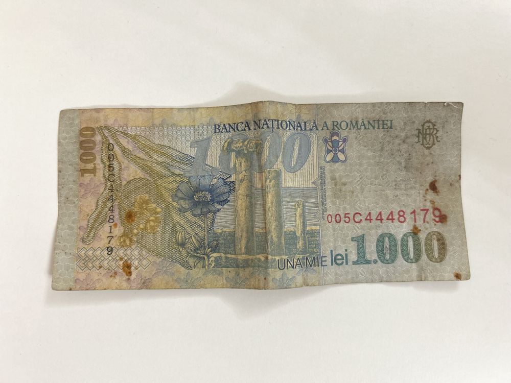 2 Bancnote si o moneda