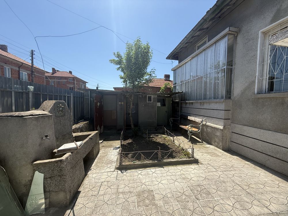 Продавам къща в град Чирпан