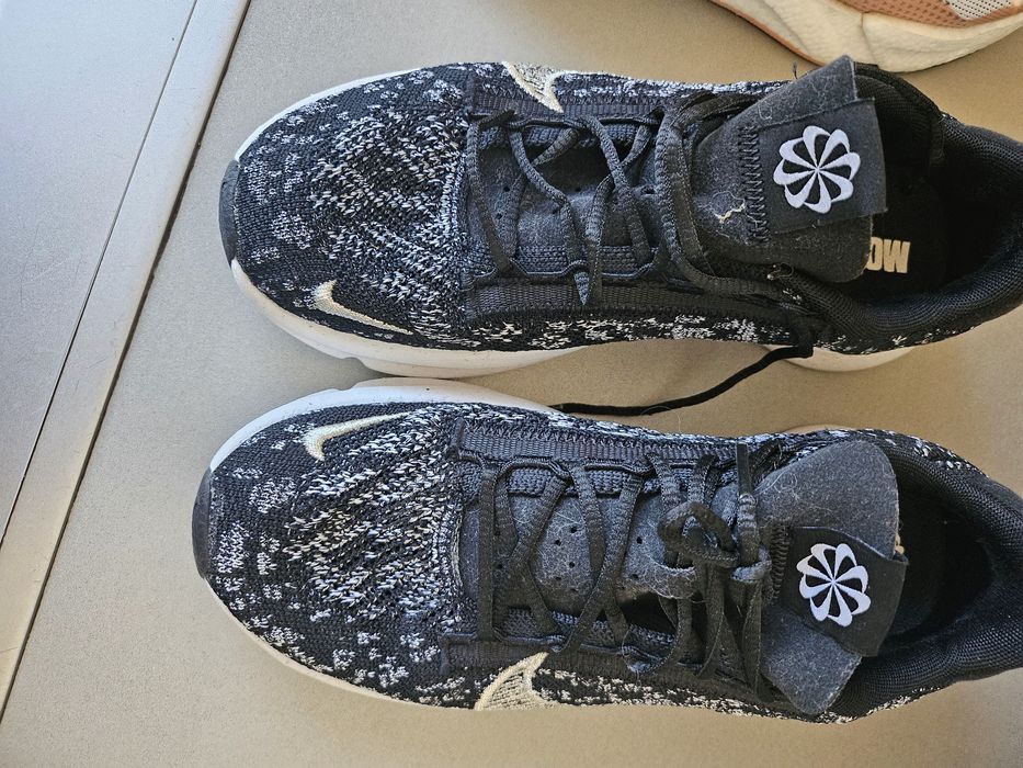 Маратонки Nike i Adidas