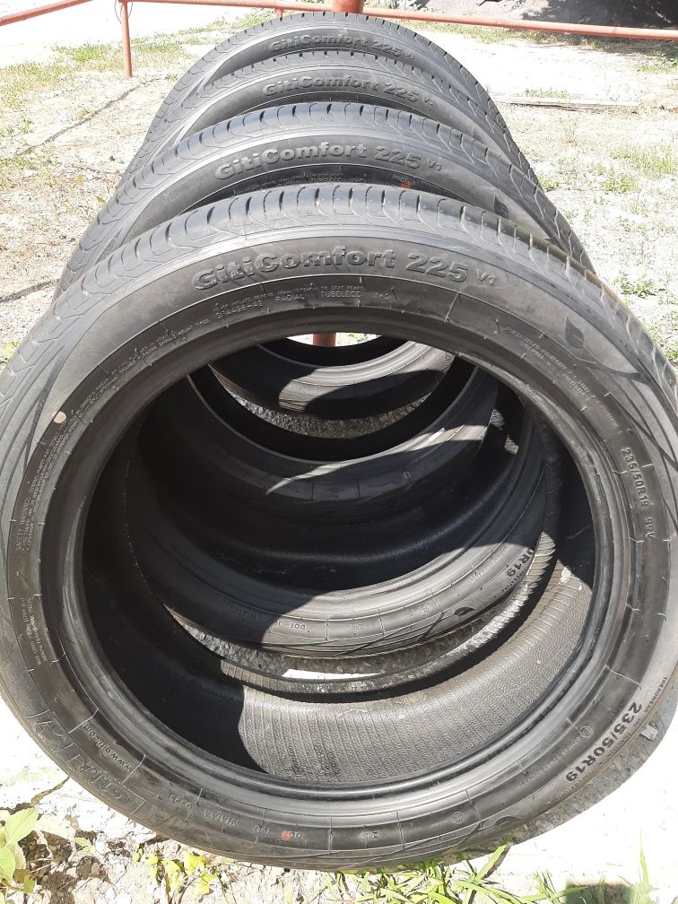 Продам шины 235/50/19