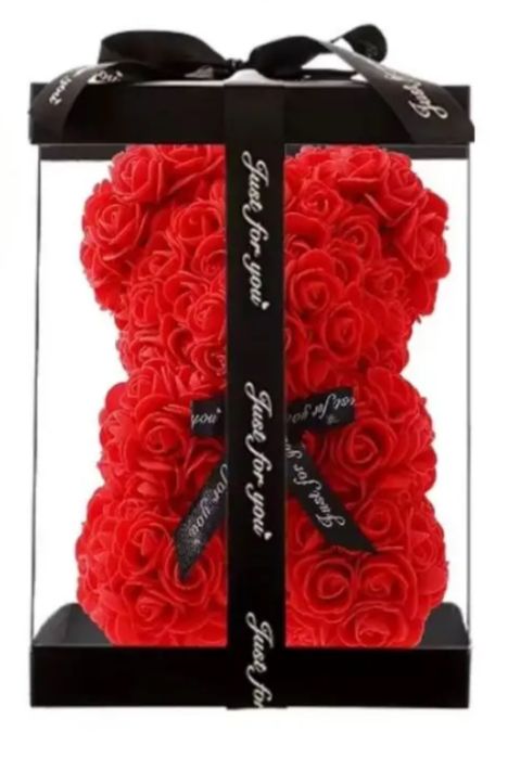 Ursuleț din trandafiri rosii