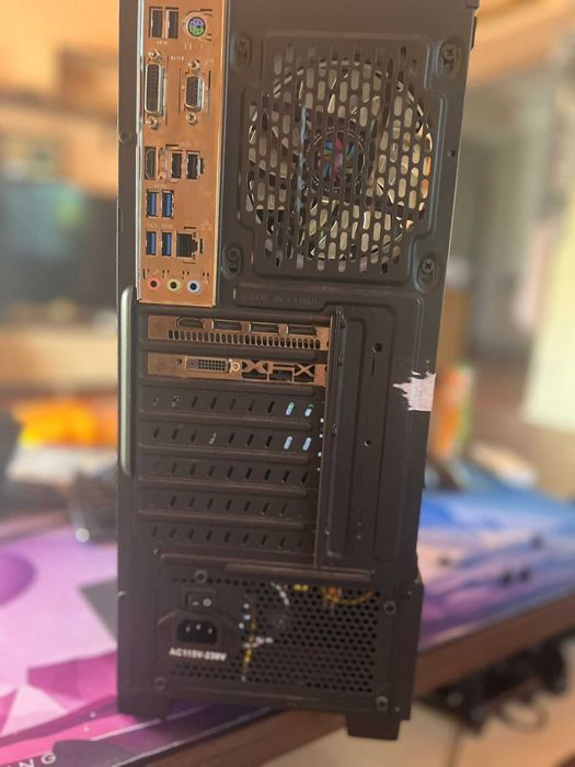 Sistem PC și monitor