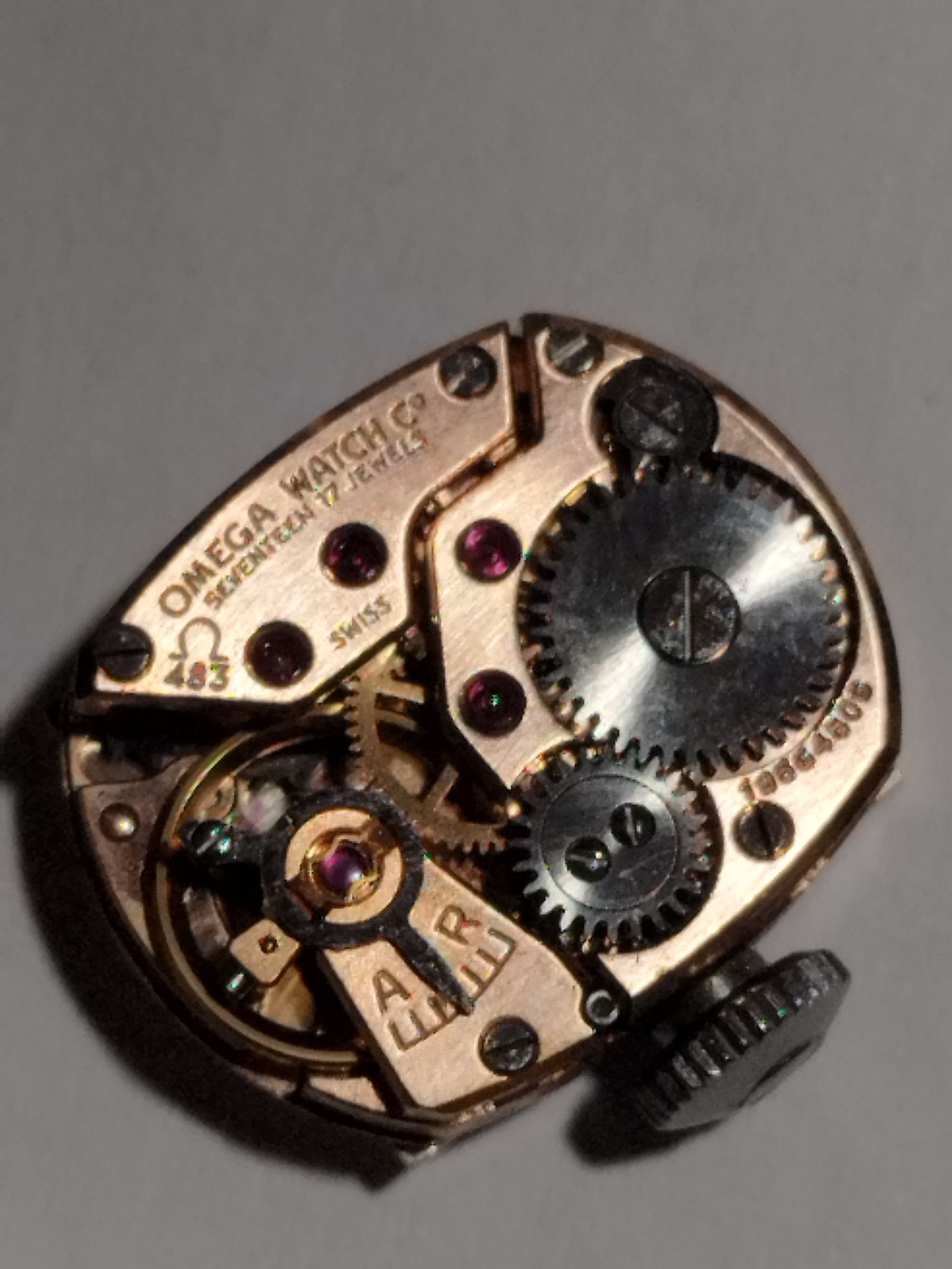 Vând  ceas Omega  mecanic cu diamante naturale