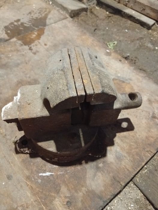 Продам тиски  производство СССР