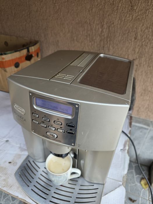 Vând expresor de cafea Delonghi Magnifica Automatic Cappuccino