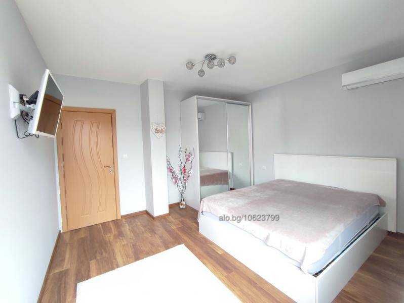 Дава се под наем Тристаен апартамент в Бургас, Център - 75 кв.м за 816 € - Снимка #2