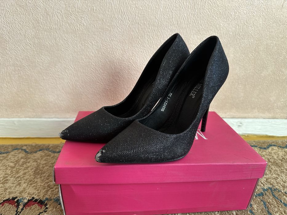 Продам туфли один раз одевала как новая нужно не много ремонт носка