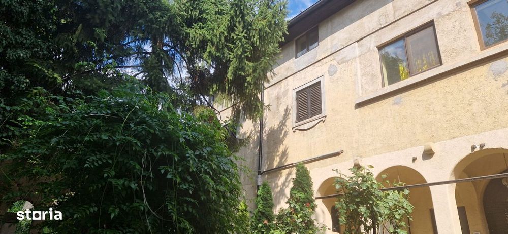 Mosilor:Apartament 6 camere in vila,ideal comercial cu trafic redus