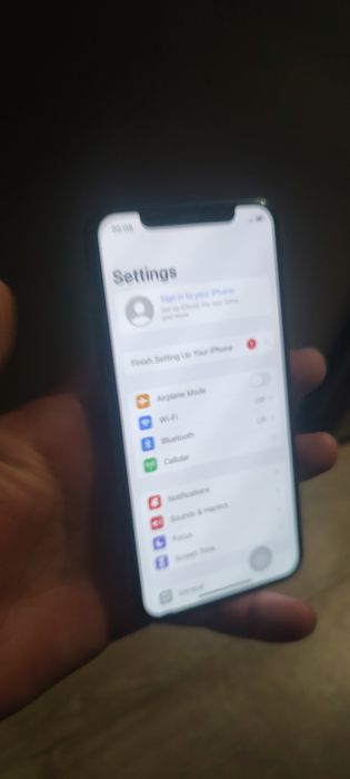 Vând iPhone XS , cu ecran defect  30% , citiți anunțul