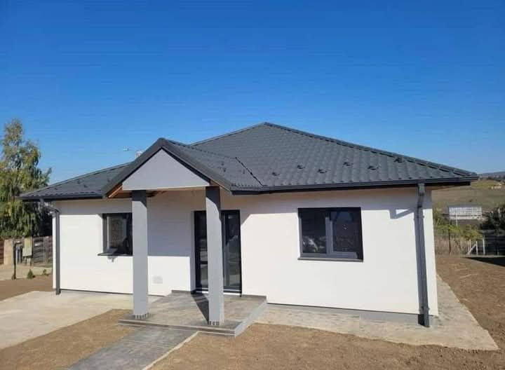 Vând case modulare pe structură metalică