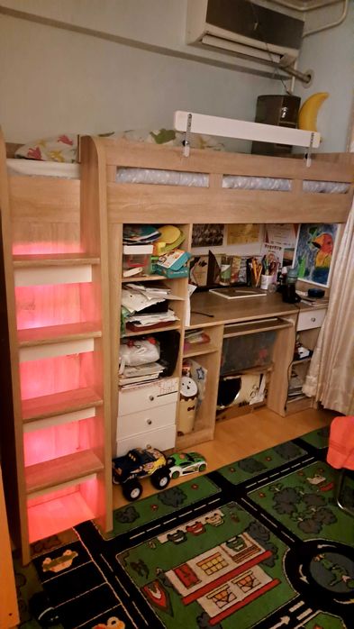 Pat etajat cu birou pentru copii
