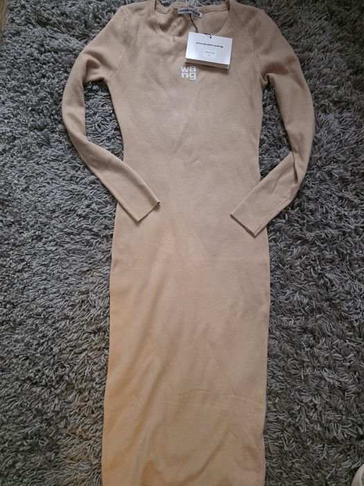 Чисто нова уникална рокля wang  С размер