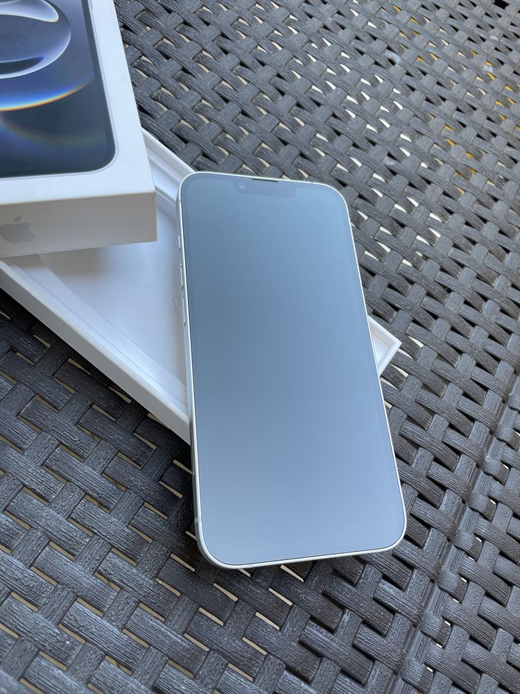 Vand iPhone 16e nou