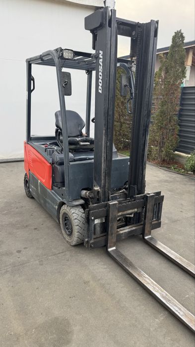 Stivuitor electric Doosan