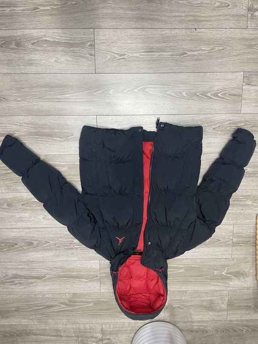 Geaca jordan rosiu cu negru