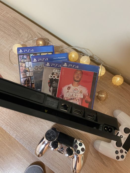PLAYSTATION 4 slim - 2 геймпада + 7 игри на диск