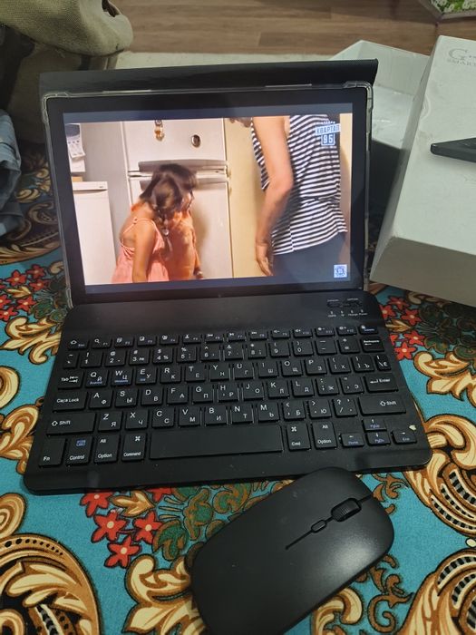 Планшет андроид.