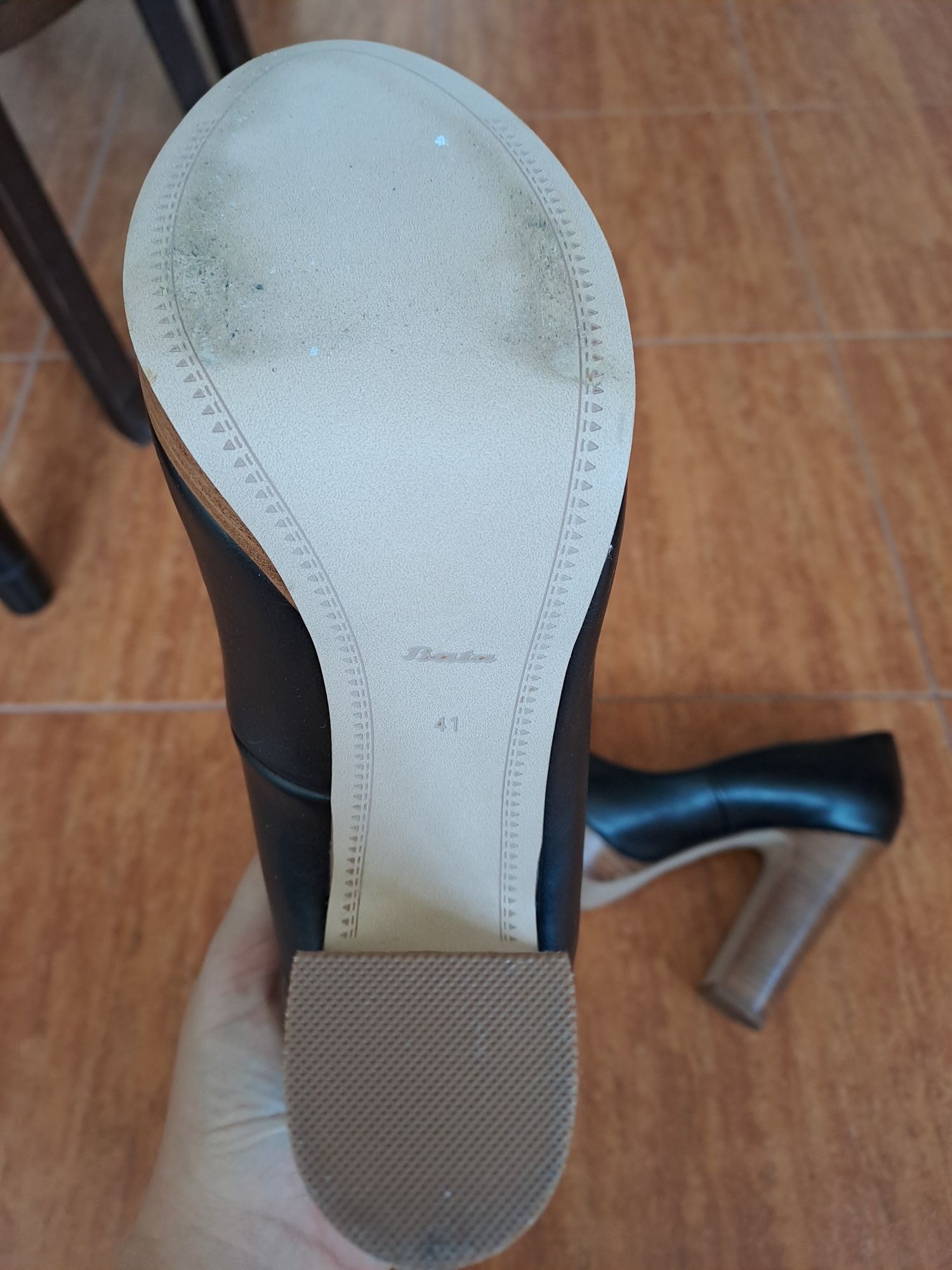 Чисто нови дамски обувки Bata