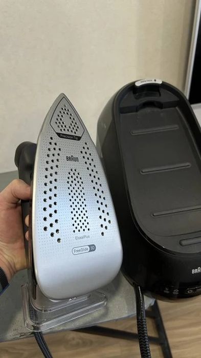 Парогенератор BRAUN CareStyle 5 IS5249BK