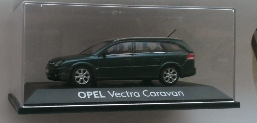 Macheta Opel Vectra C Caravan 2003 Break Kombi - Schuco 1/43