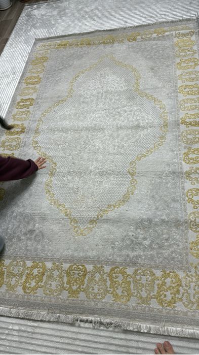 Продаю шелковые ковры.