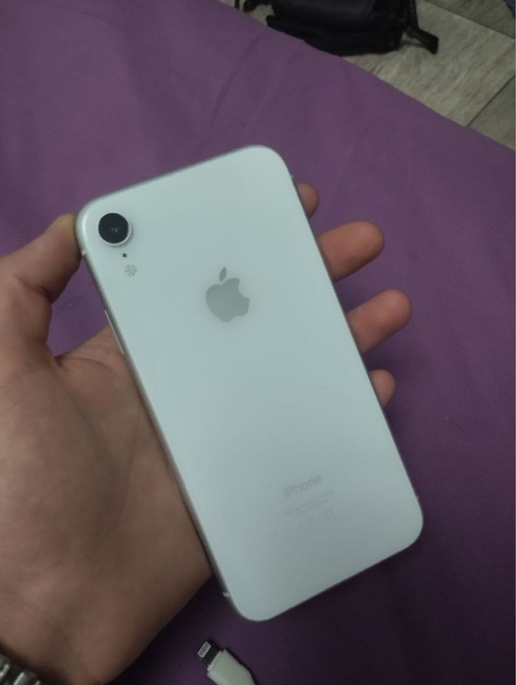 iphone xr 64гб акб 79%