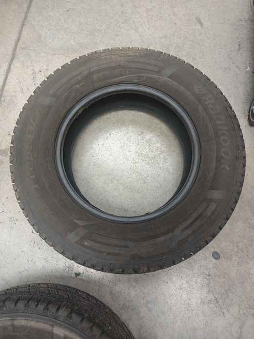 Продавам 2бр. зимни гуми за бус Hankook Winter Icept LV 215/75/16C