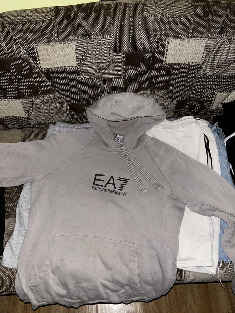 суичър на emporio armani