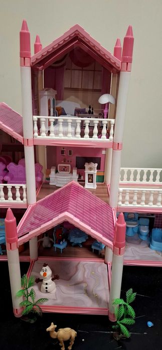 Розова къща за кукли