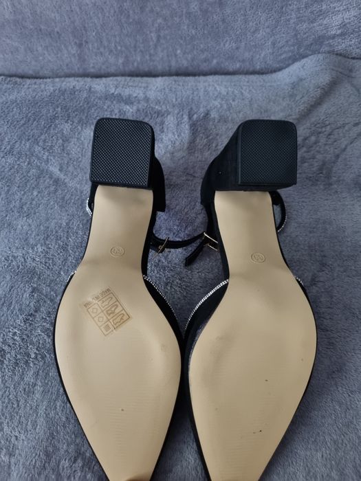 Tocuri negre elegante