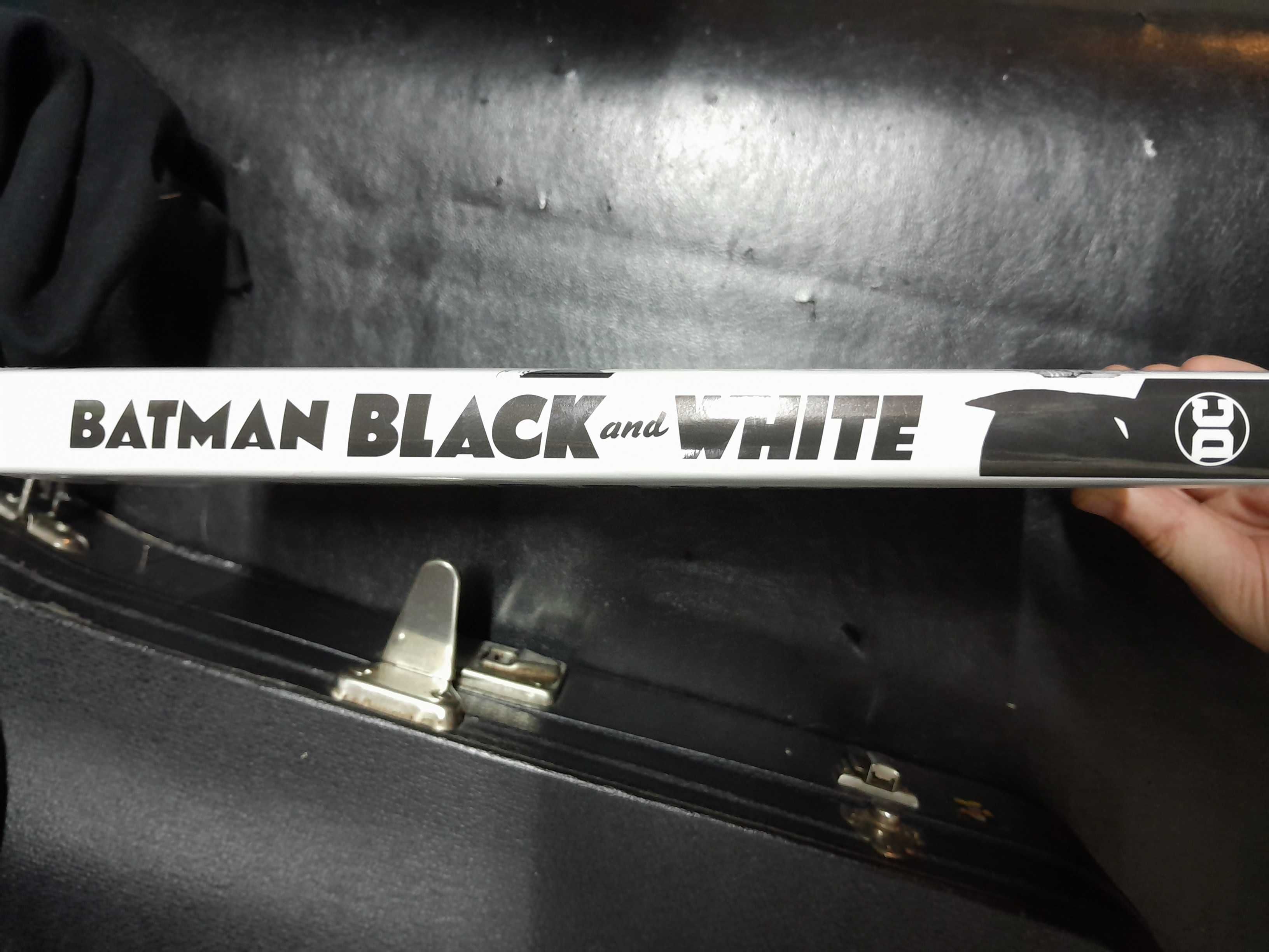 Комикс Batman Black and White