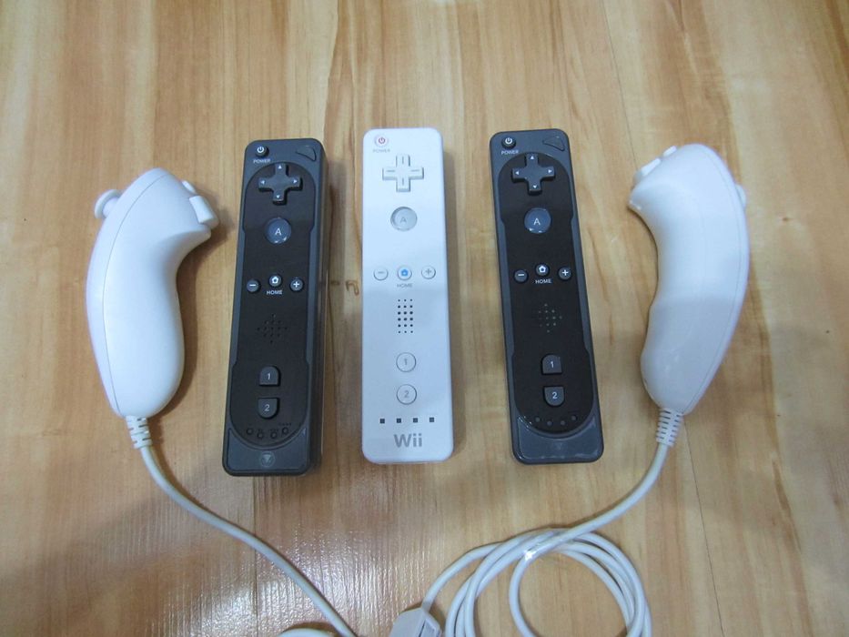 3 Controllere/Joystick + Nunchuk pt. Nintendo Wii - ieftine