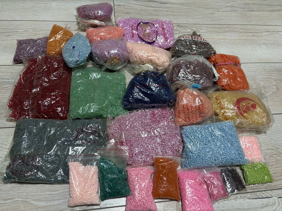 Продается бисер в большом количестве