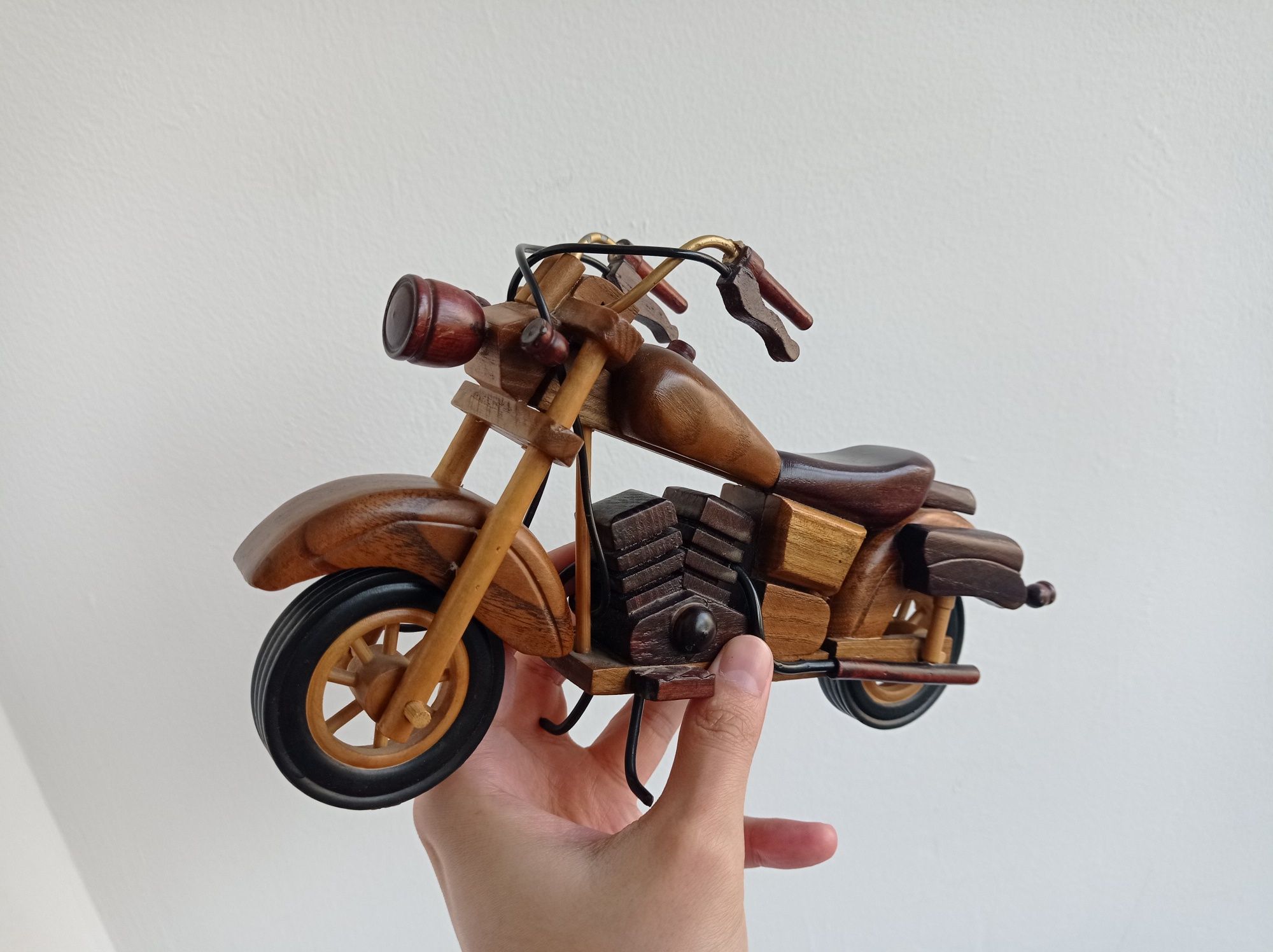 Jucarie motocicleta decorativa clasica realizata din lemn macheta
