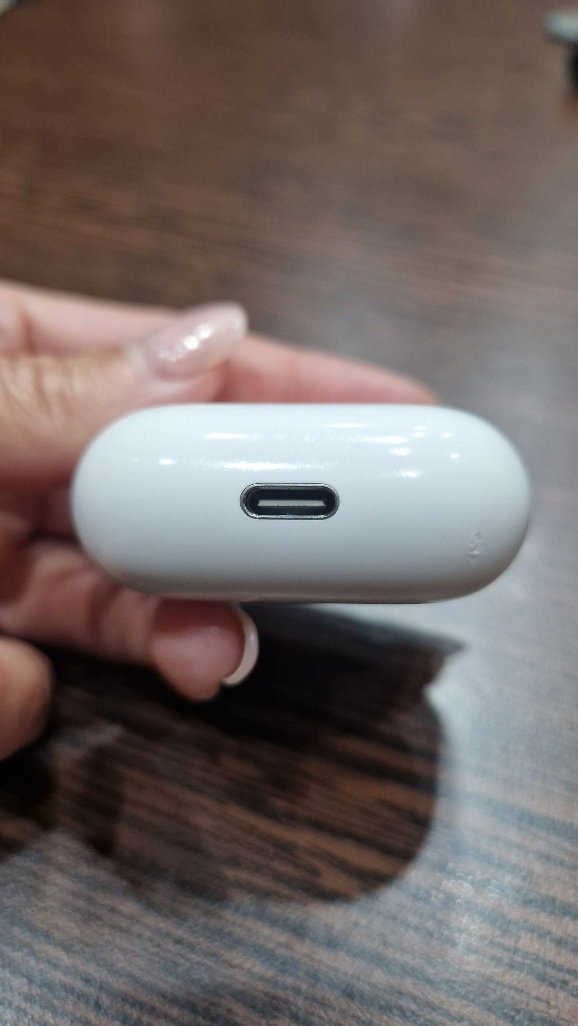 Vând căști AirPods 4