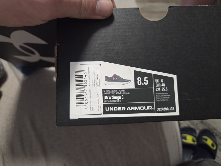 Under Armor dama