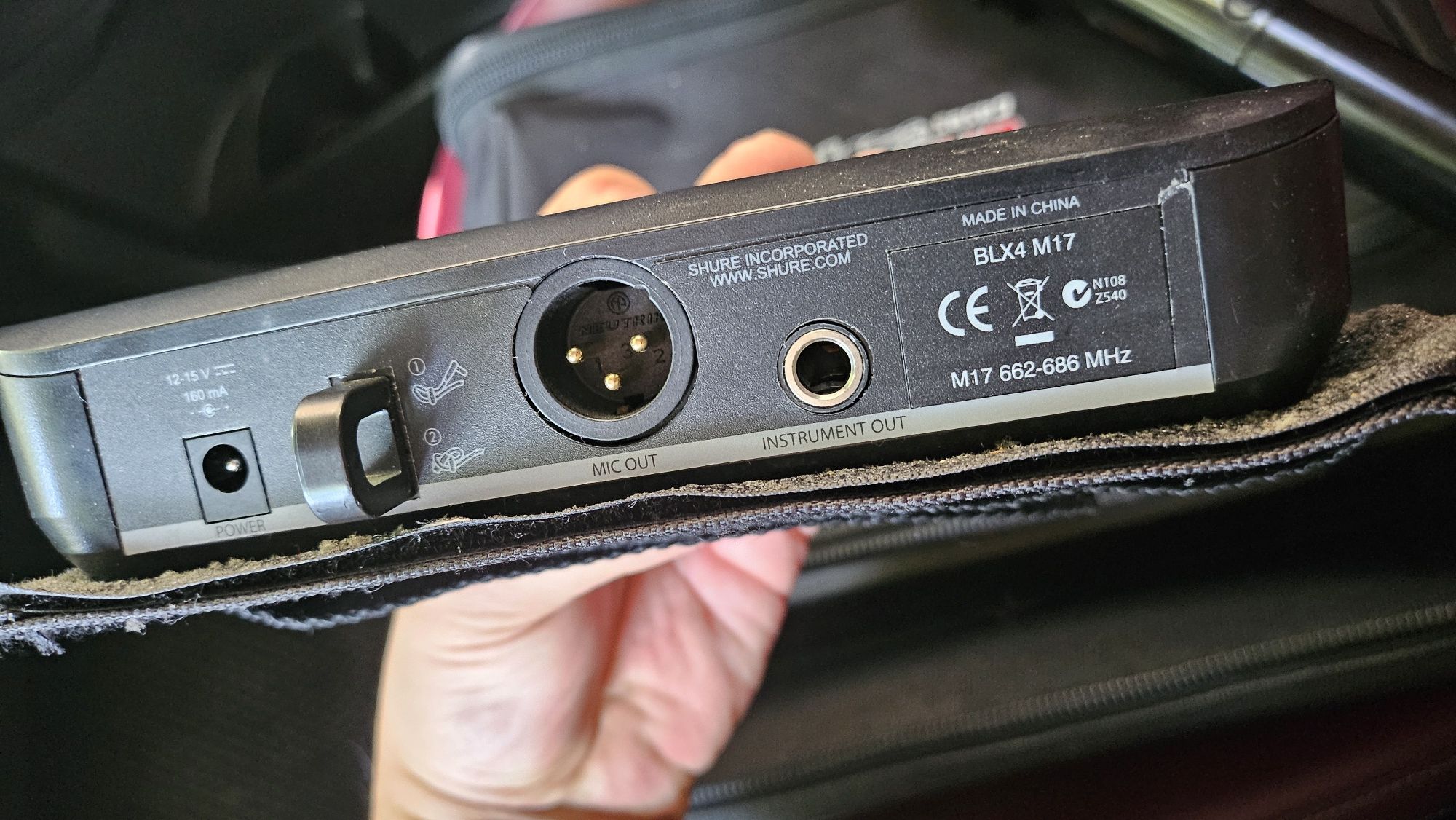 Радиосистема Shure BLX24E PG58-M17 с чехлом GATOR