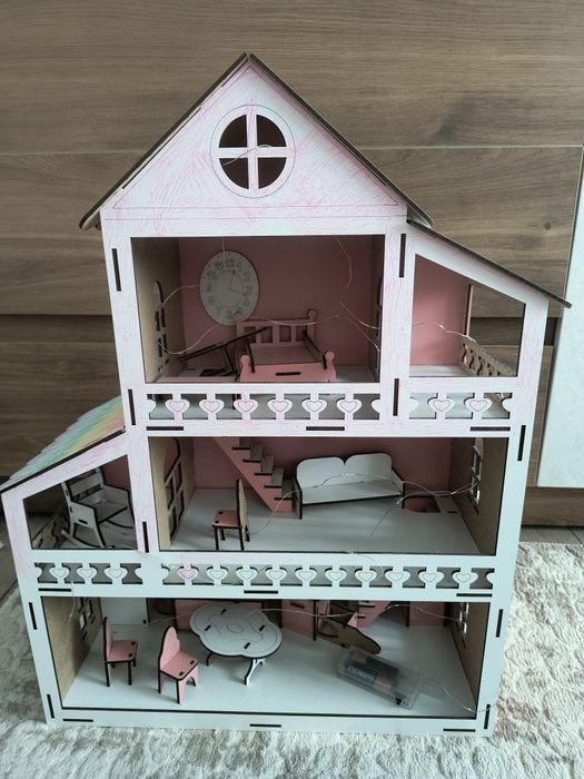 Къща за кукли светеща