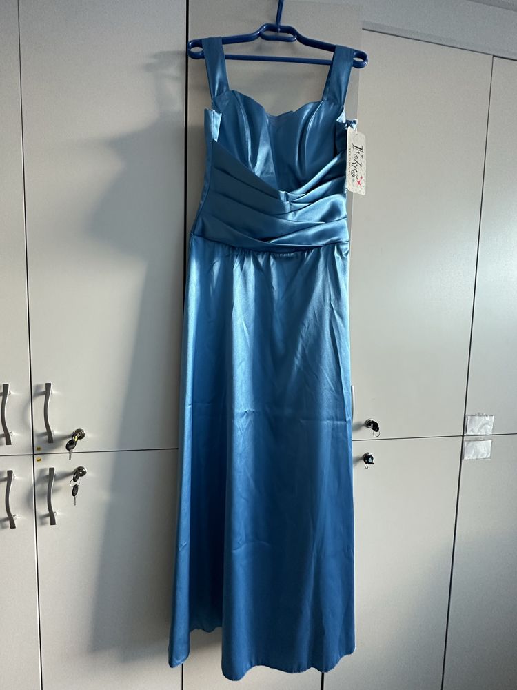 Сатенена синя рокля