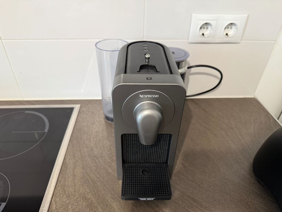 Aparat de cafea Nespresso – Stare foarte bună, livrare imediată!