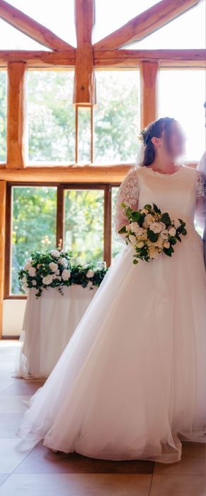 Rochie de mireasa elegantă