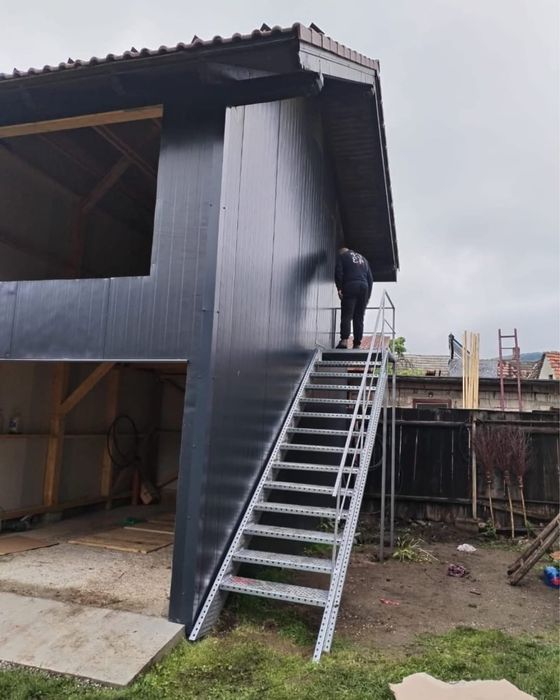 Scări metalice zincate