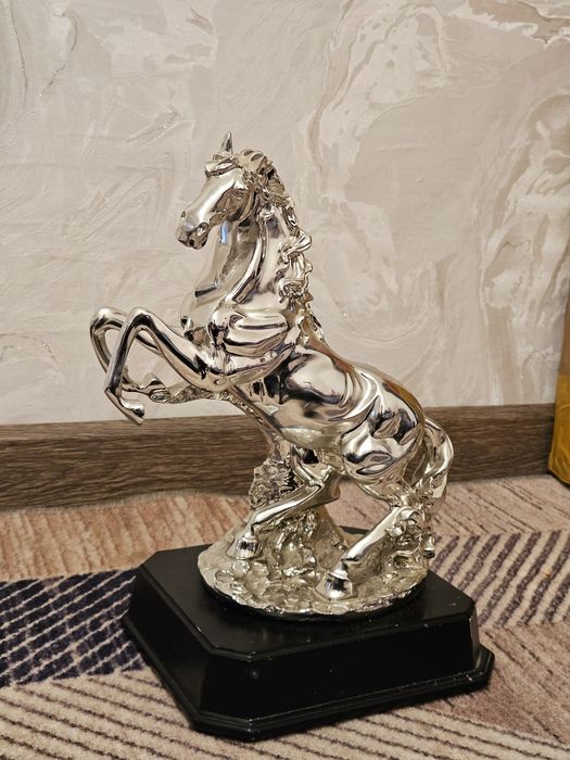 Вещи И стол и стулья