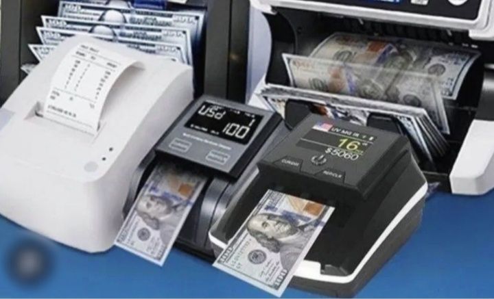 Проверка валюты на подлиность на современном банковском апарате точный