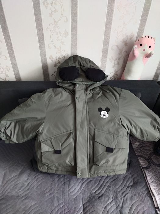 Продам детскую куртку состояние нового