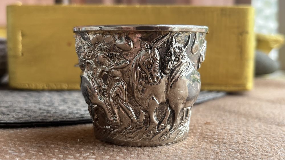 Сребърна чаша с антични мотиви - 900 проба